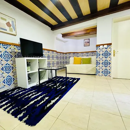 Authentic Portuguese Home- Alfama Apartment Lisbon