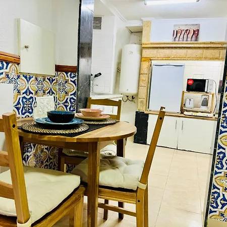 Authentic Portuguese Home- Alfama Apartment *