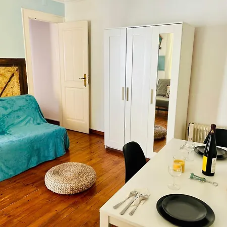 Authentic Portuguese Home- Alfama 아파트 리스본