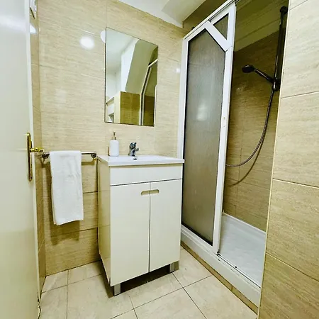 Authentic Portuguese Home- Alfama Apartment *